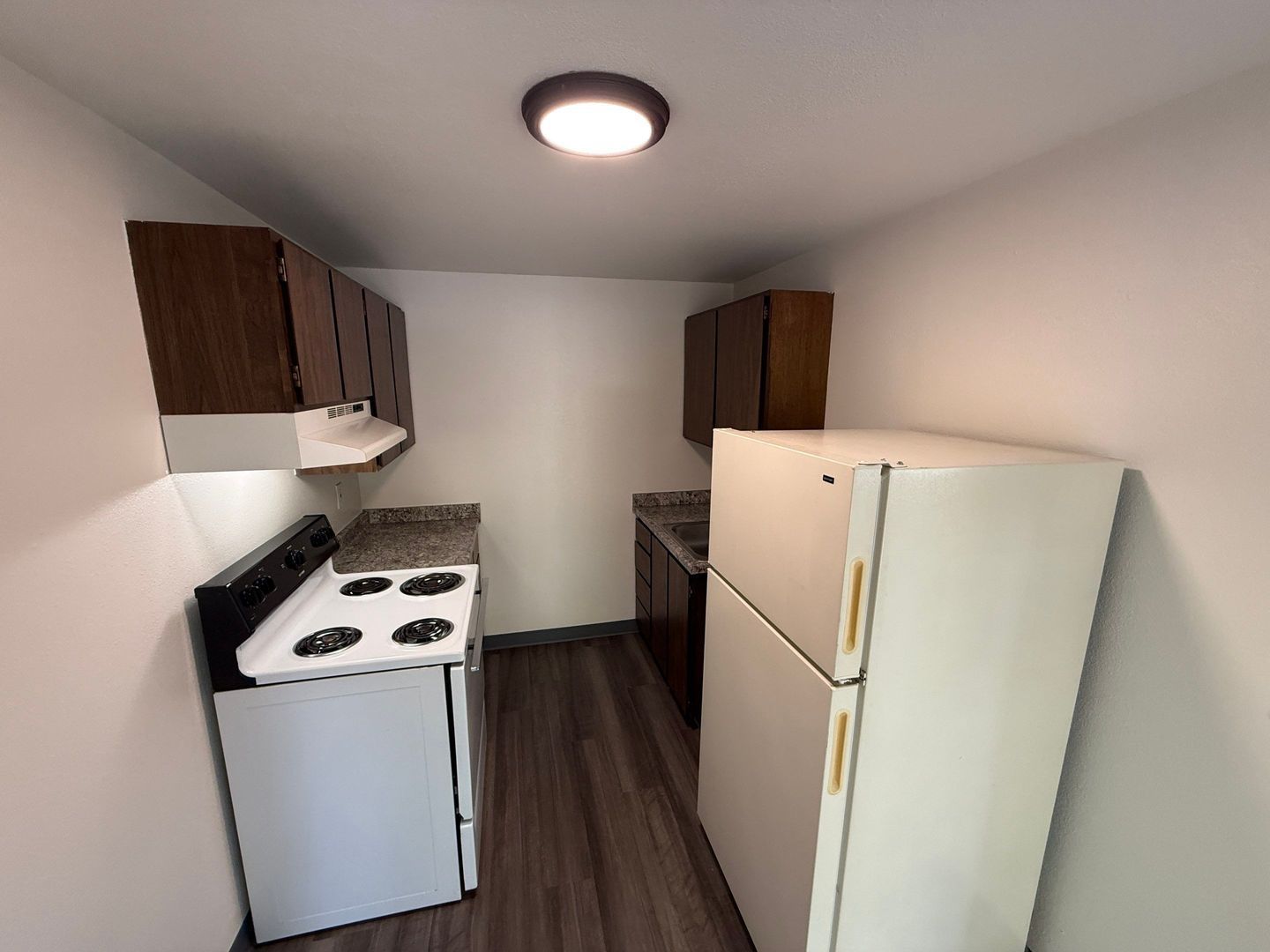 Corvallis Studio 1 Bath, 2nd Floor Unit, $70 Flat Fee for ALL Utilities AVAILABLE NOW! property image