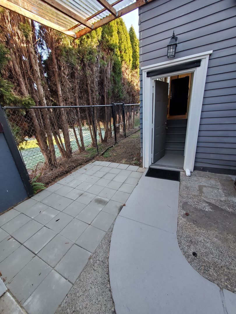 NE Salem Duplex 1 Bed W/Bonus Room 1 Bath, ALL BILLS PAID, W/D In Unit, COMING SOON! property image