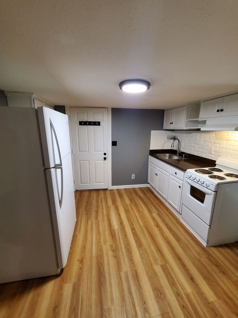 NE Salem Duplex 1 Bed W/Bonus Room 1 Bath, ALL BILLS PAID, W/D In Unit, COMING SOON! property image