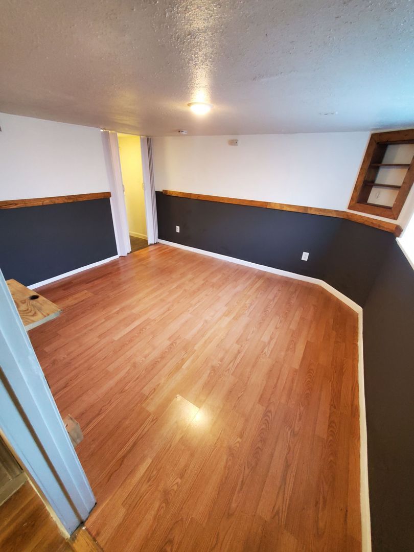 NE Salem Duplex 1 Bed W/Bonus Room 1 Bath, ALL BILLS PAID, W/D In Unit, COMING SOON! property image