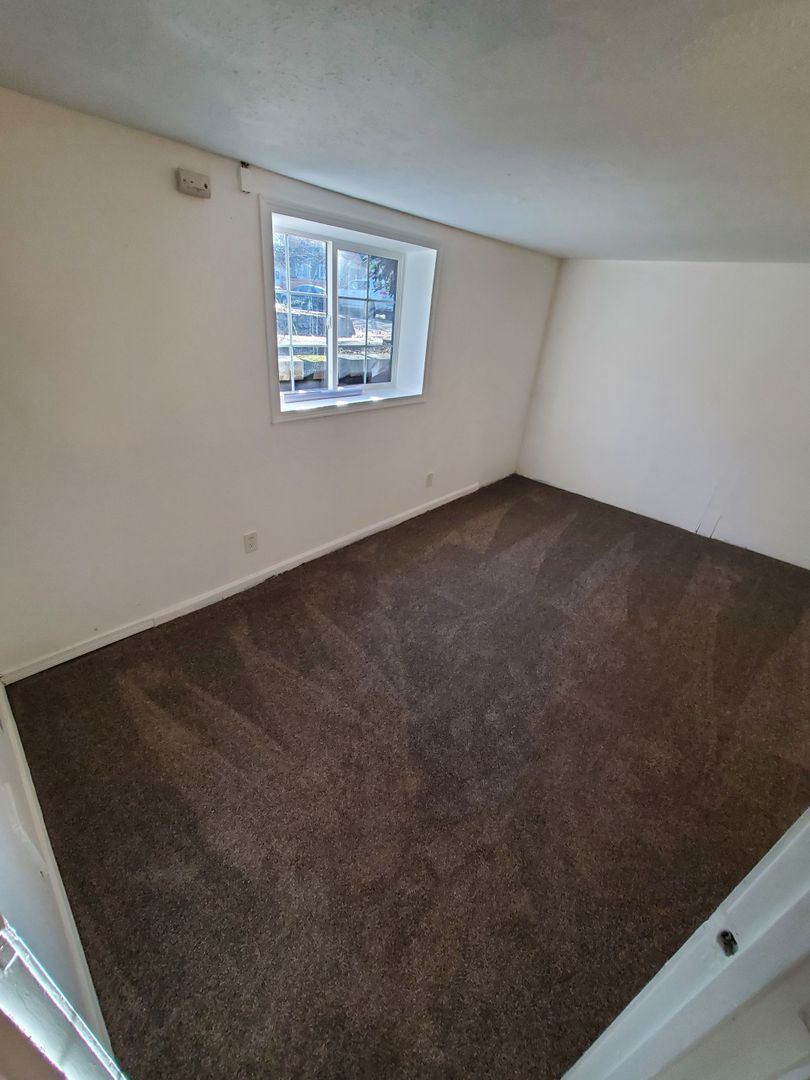 NE Salem Duplex 1 Bed W/Bonus Room 1 Bath, ALL BILLS PAID, W/D In Unit, COMING SOON! property image