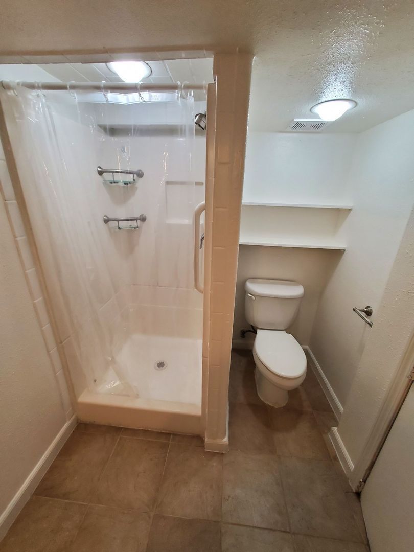 NE Salem Duplex 1 Bed W/Bonus Room 1 Bath, ALL BILLS PAID, W/D In Unit, COMING SOON! property image