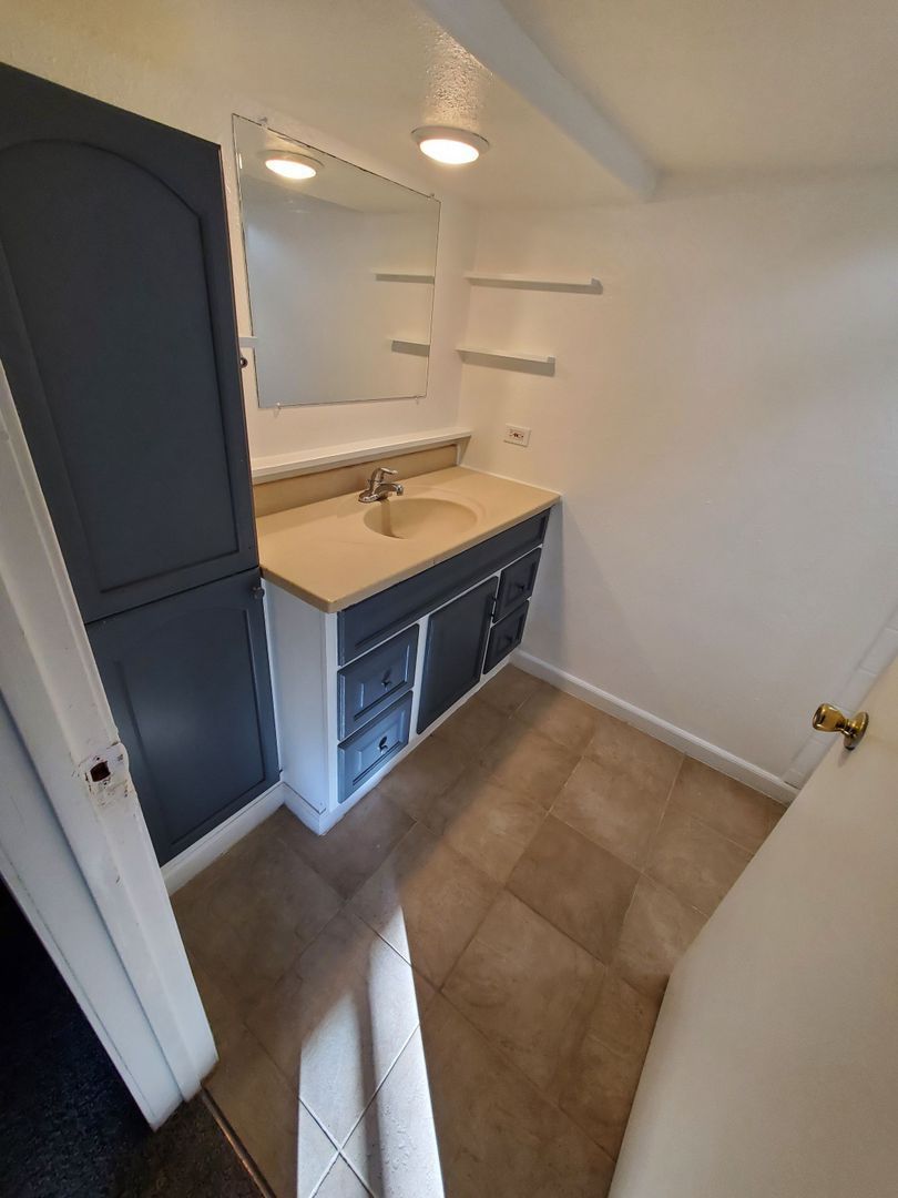 NE Salem Duplex 1 Bed W/Bonus Room 1 Bath, ALL BILLS PAID, W/D In Unit, COMING SOON! property image