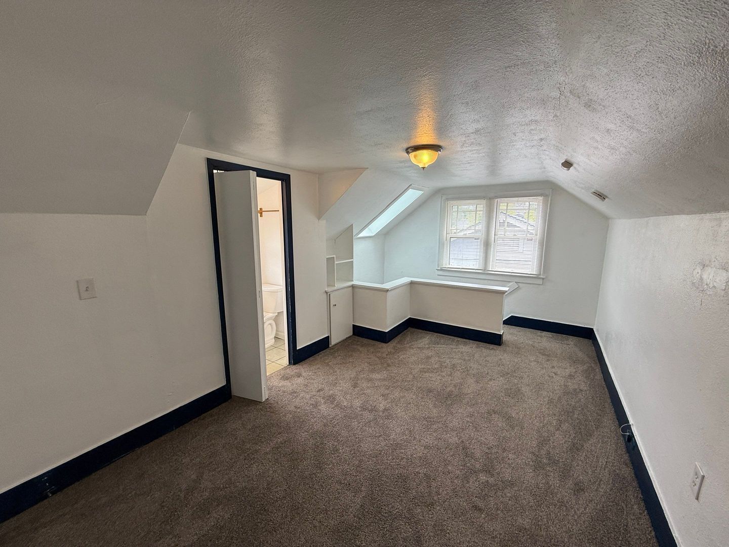 NE Salem Duplex 2 Bed 1.5 Bath, ALL BILLS PAID, W/D In Unit, COMING SOON! property image