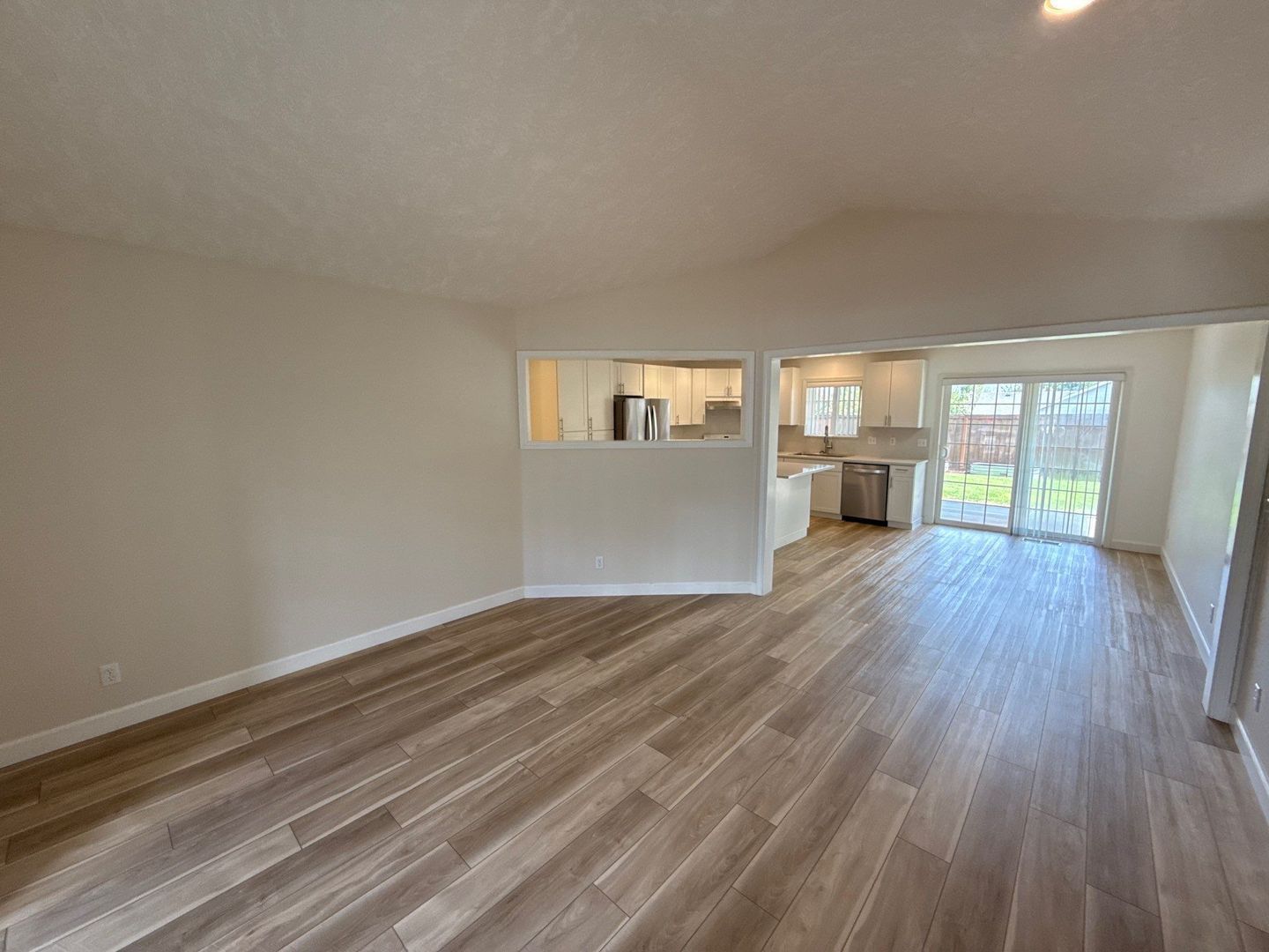 Spacious S. Salem 3BR/2BA Single Family Home in Quiet Neighborhood - AVAILABLE NOW! property image