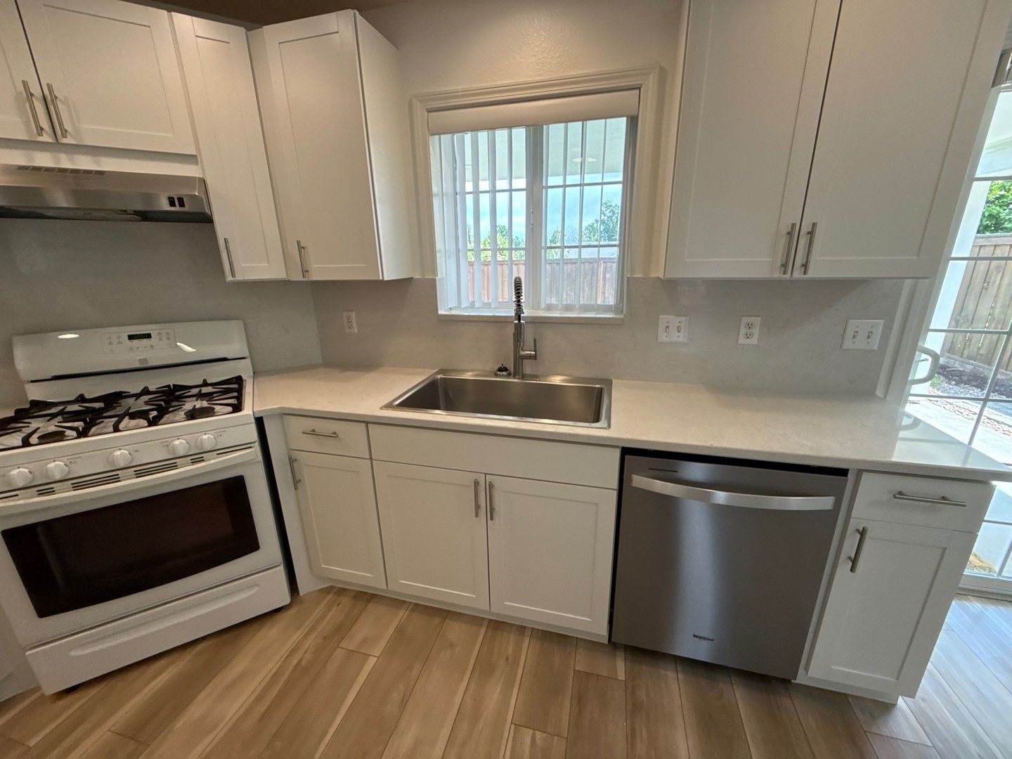 Spacious S. Salem 3BR/2BA Single Family Home in Quiet Neighborhood - AVAILABLE NOW! property image