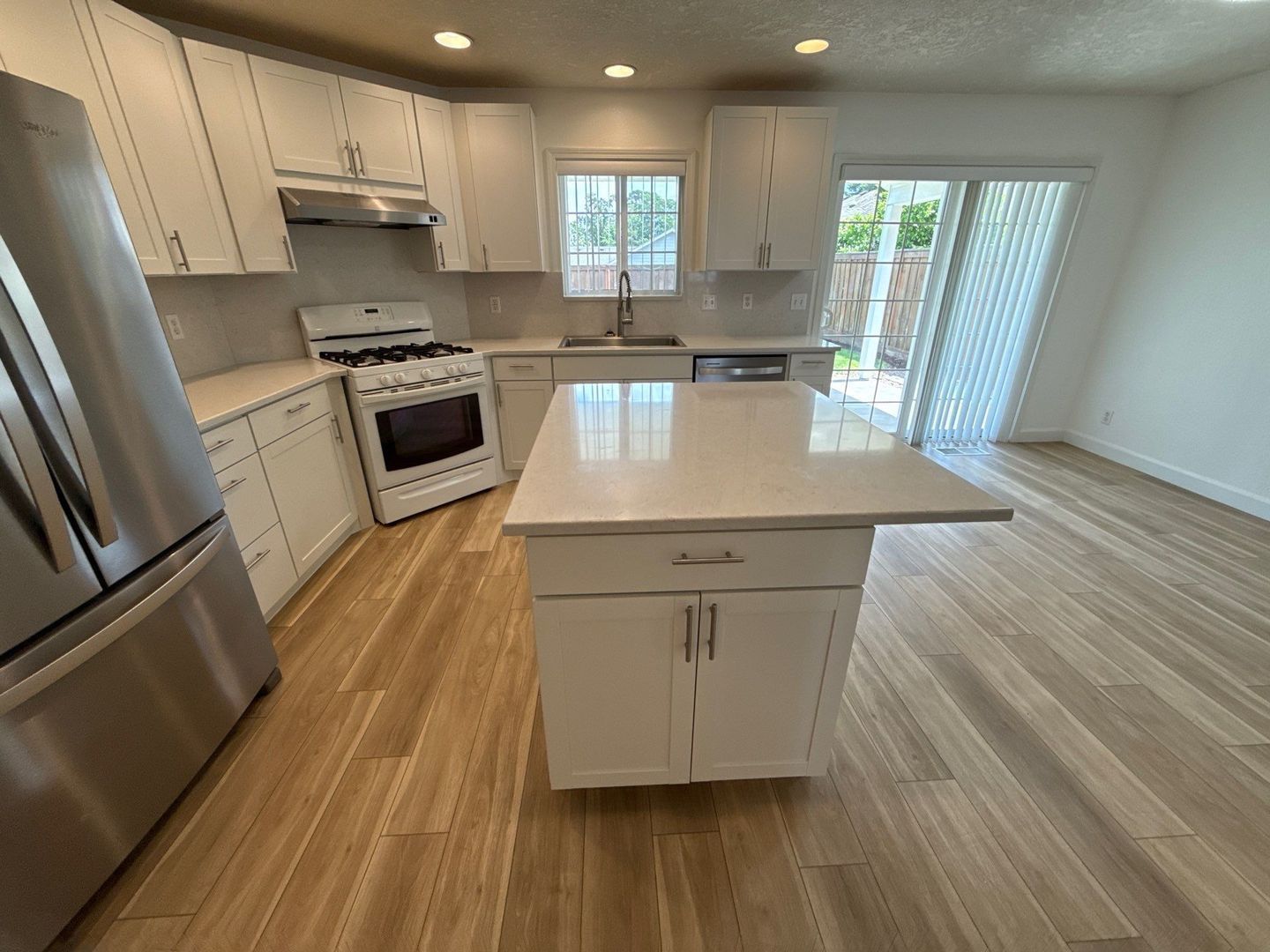 Spacious S. Salem 3BR/2BA Single Family Home in Quiet Neighborhood - AVAILABLE NOW! property image