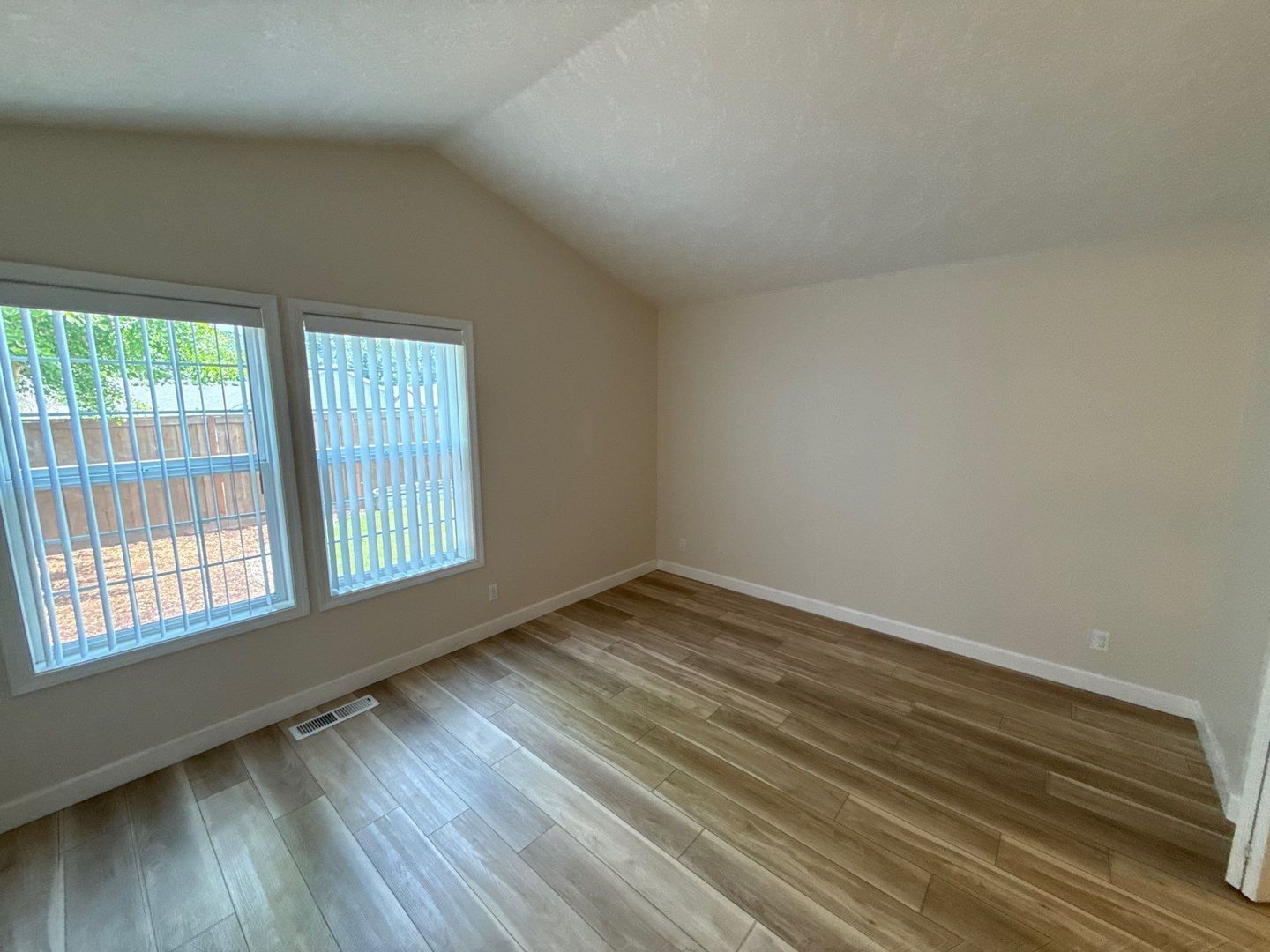 Spacious S. Salem 3BR/2BA Single Family Home in Quiet Neighborhood - AVAILABLE NOW! property image