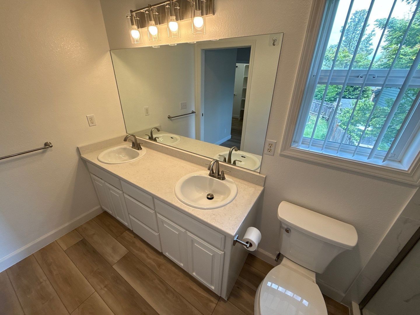 Spacious S. Salem 3BR/2BA Single Family Home in Quiet Neighborhood - AVAILABLE NOW! property image