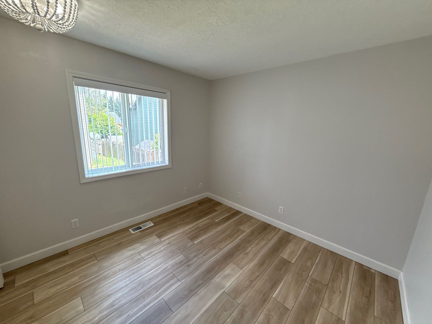 Spacious S. Salem 3BR/2BA Single Family Home in Quiet Neighborhood - AVAILABLE NOW! property image