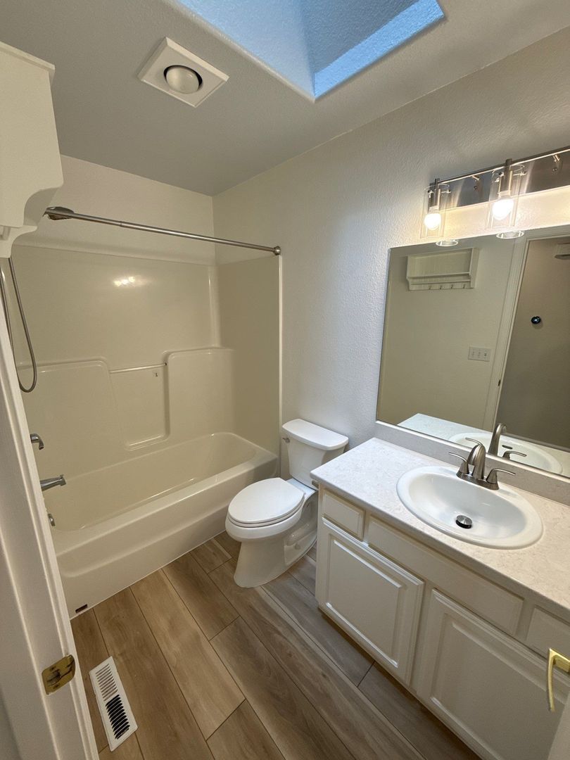 Spacious S. Salem 3BR/2BA Single Family Home in Quiet Neighborhood - AVAILABLE NOW! property image