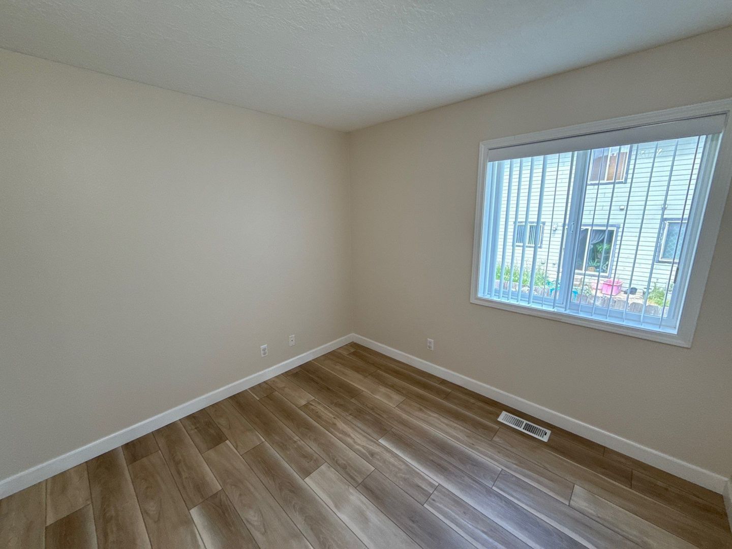 Spacious S. Salem 3BR/2BA Single Family Home in Quiet Neighborhood - AVAILABLE NOW! property image