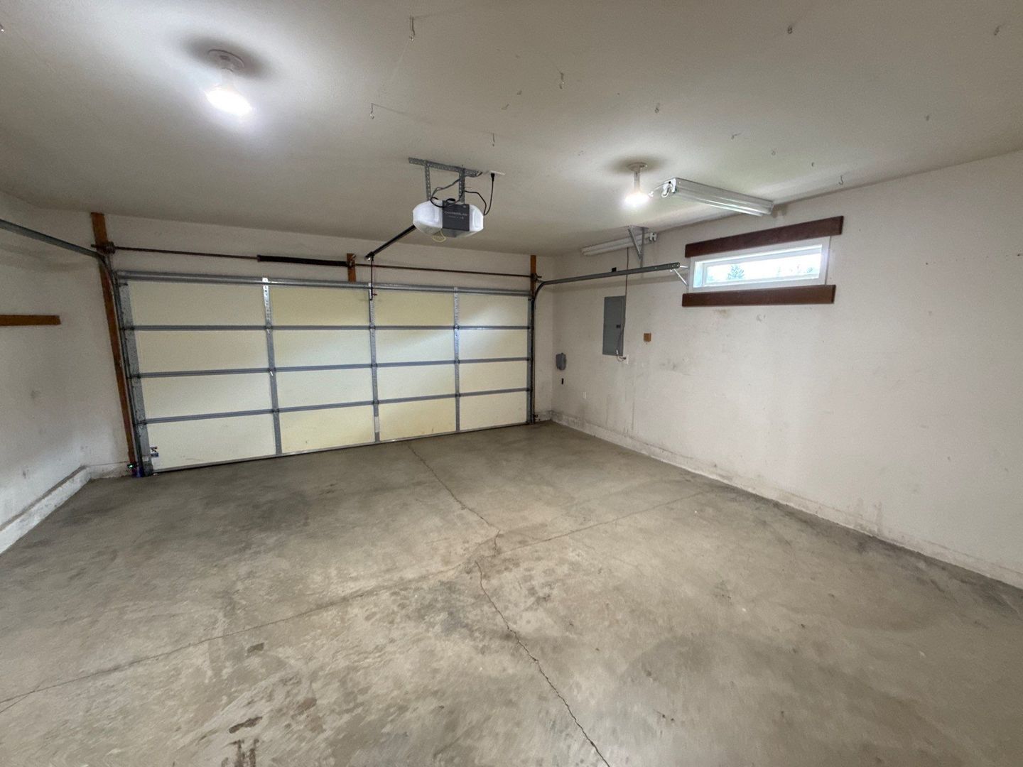 Spacious S. Salem 3BR/2BA Single Family Home in Quiet Neighborhood - AVAILABLE NOW! property image