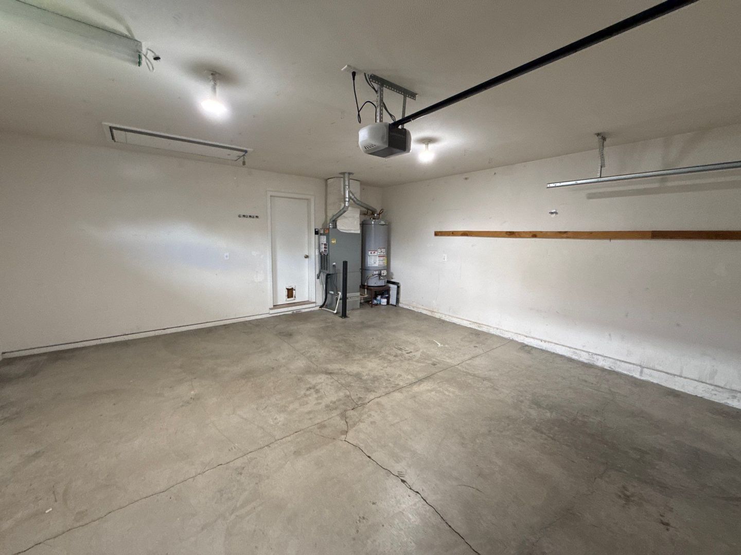 Spacious S. Salem 3BR/2BA Single Family Home in Quiet Neighborhood - AVAILABLE NOW! property image
