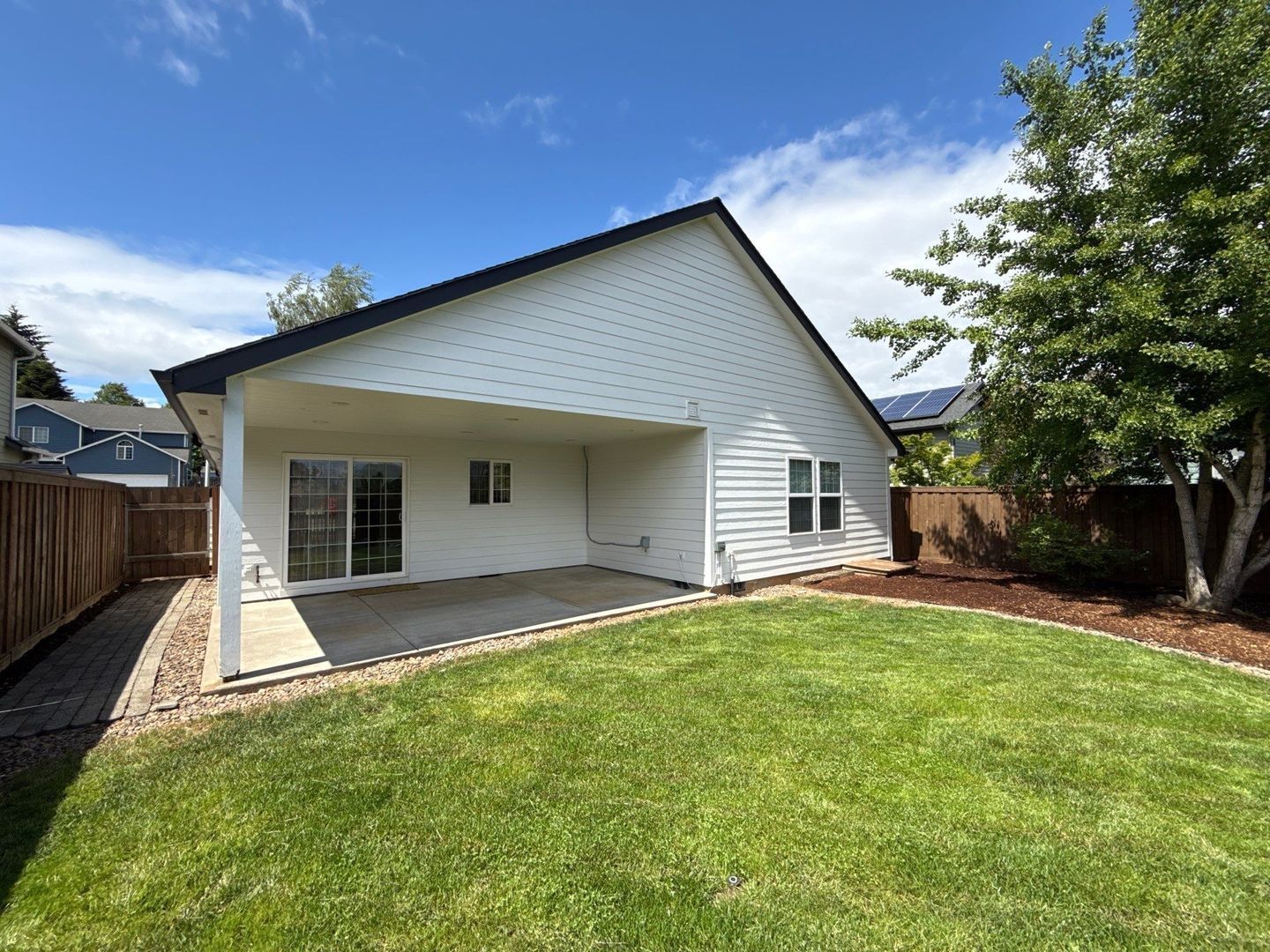Spacious S. Salem 3BR/2BA Single Family Home in Quiet Neighborhood - AVAILABLE NOW! property image
