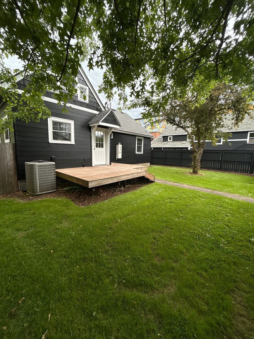Corvallis 3 Bed, 1 Bath Single Family Home, AVAILABLE NOW! property image