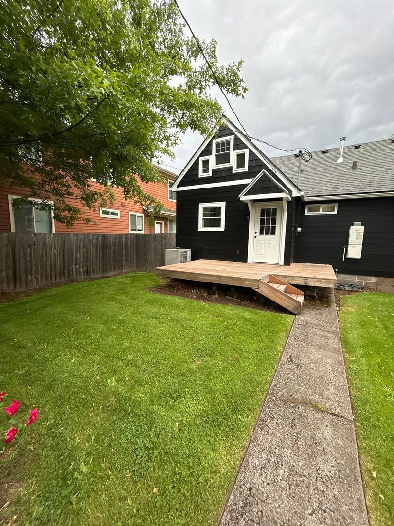 Corvallis 3 Bed, 1 Bath Single Family Home, AVAILABLE NOW! property image