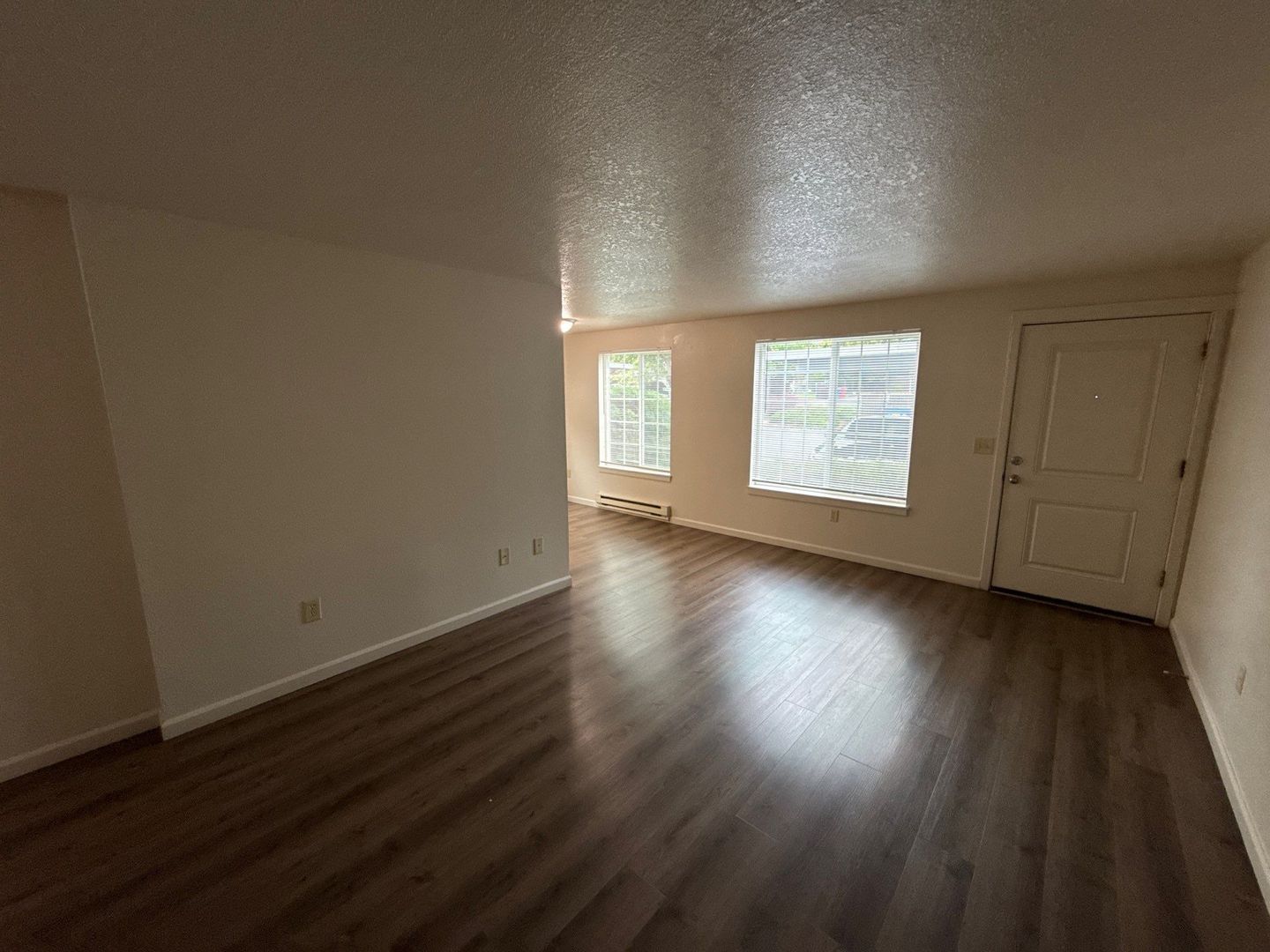 $1,395 First 3 Months, NE Silverton 2 Bed, 1 Bath, 1st Floor Apartment, Washer & Dryer Hookups, AVAILABLE NOW! property image