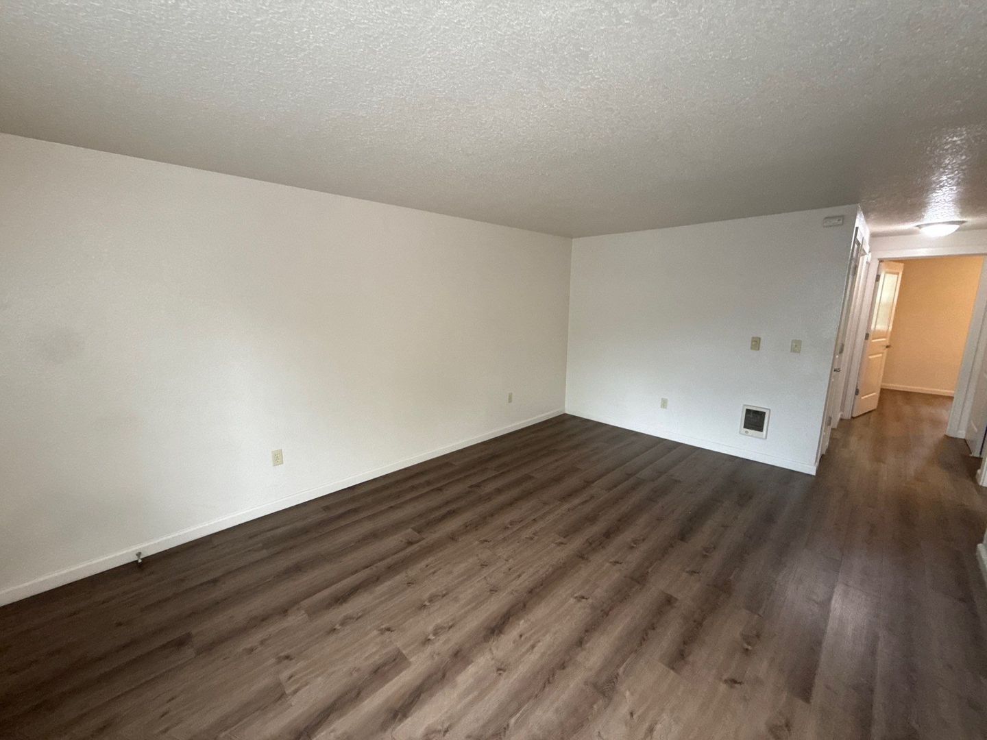 $1,395 First 3 Months, NE Silverton 2 Bed, 1 Bath, 1st Floor Apartment, Washer & Dryer Hookups, AVAILABLE NOW! property image