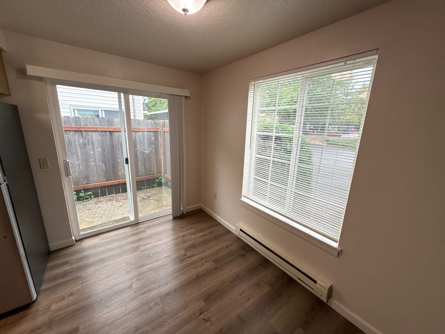$1,395 First 3 Months, NE Silverton 2 Bed, 1 Bath, 1st Floor Apartment, Washer & Dryer Hookups, AVAILABLE NOW! property image