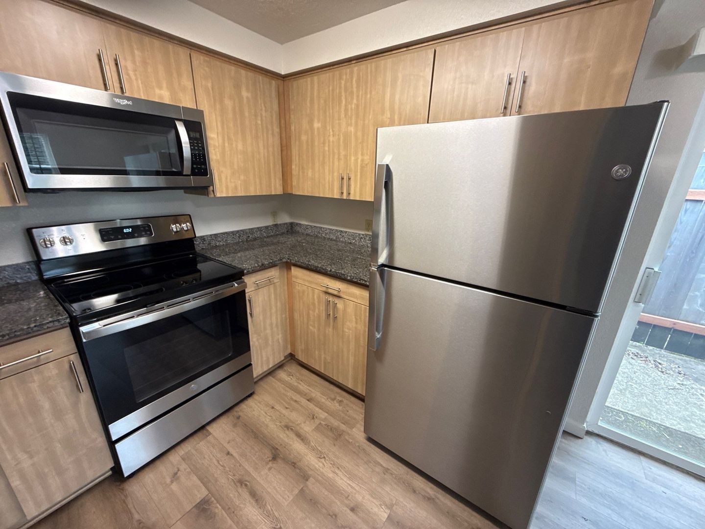 $1,395 First 3 Months, NE Silverton 2 Bed, 1 Bath, 1st Floor Apartment, Washer & Dryer Hookups, AVAILABLE NOW! property image