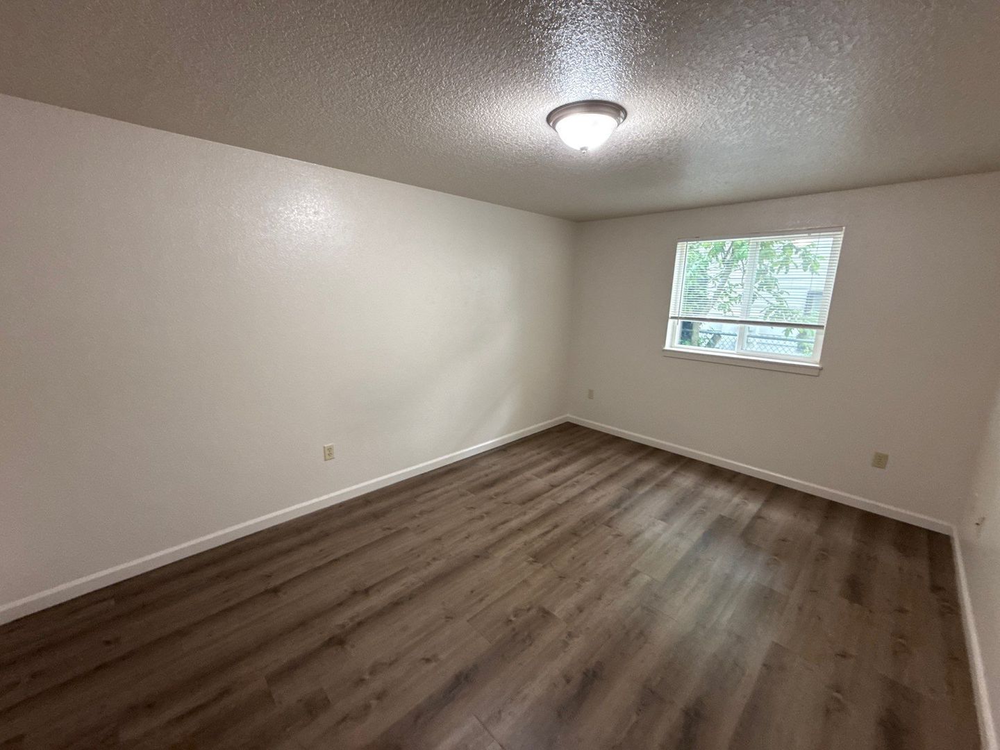 $1,395 First 3 Months, NE Silverton 2 Bed, 1 Bath, 1st Floor Apartment, Washer & Dryer Hookups, AVAILABLE NOW! property image