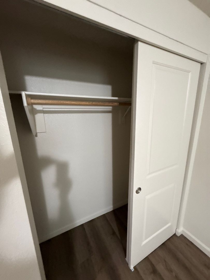 $1,395 First 3 Months, NE Silverton 2 Bed, 1 Bath, 1st Floor Apartment, Washer & Dryer Hookups, AVAILABLE NOW! property image