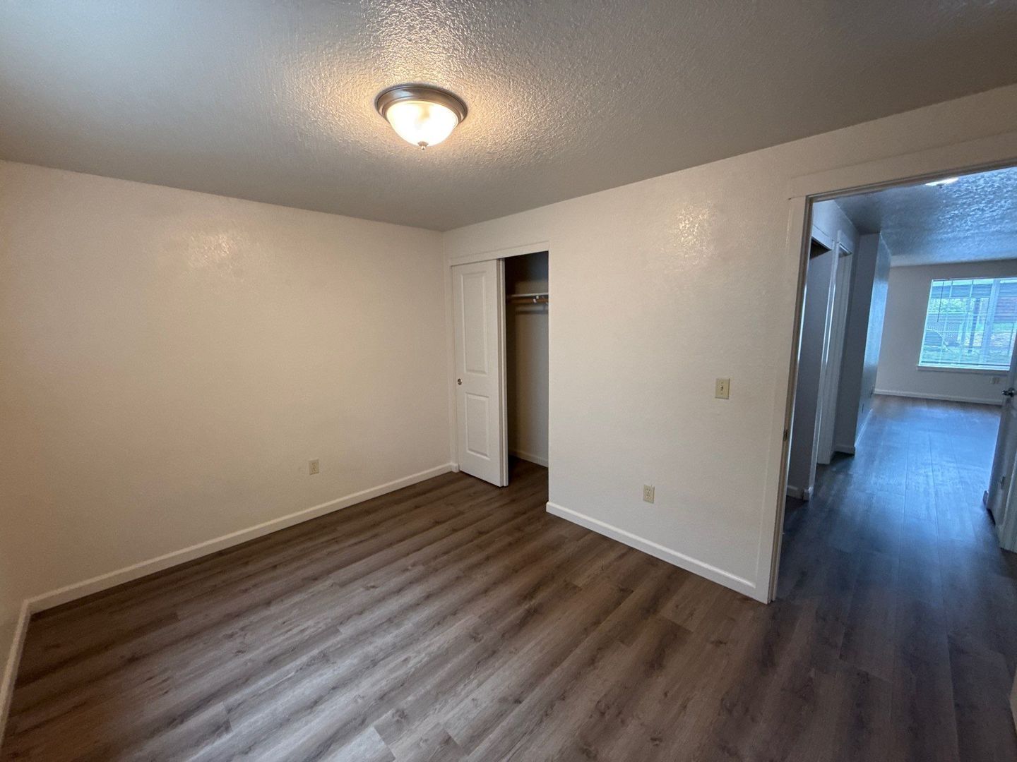 $1,395 First 3 Months, NE Silverton 2 Bed, 1 Bath, 1st Floor Apartment, Washer & Dryer Hookups, AVAILABLE NOW! property image