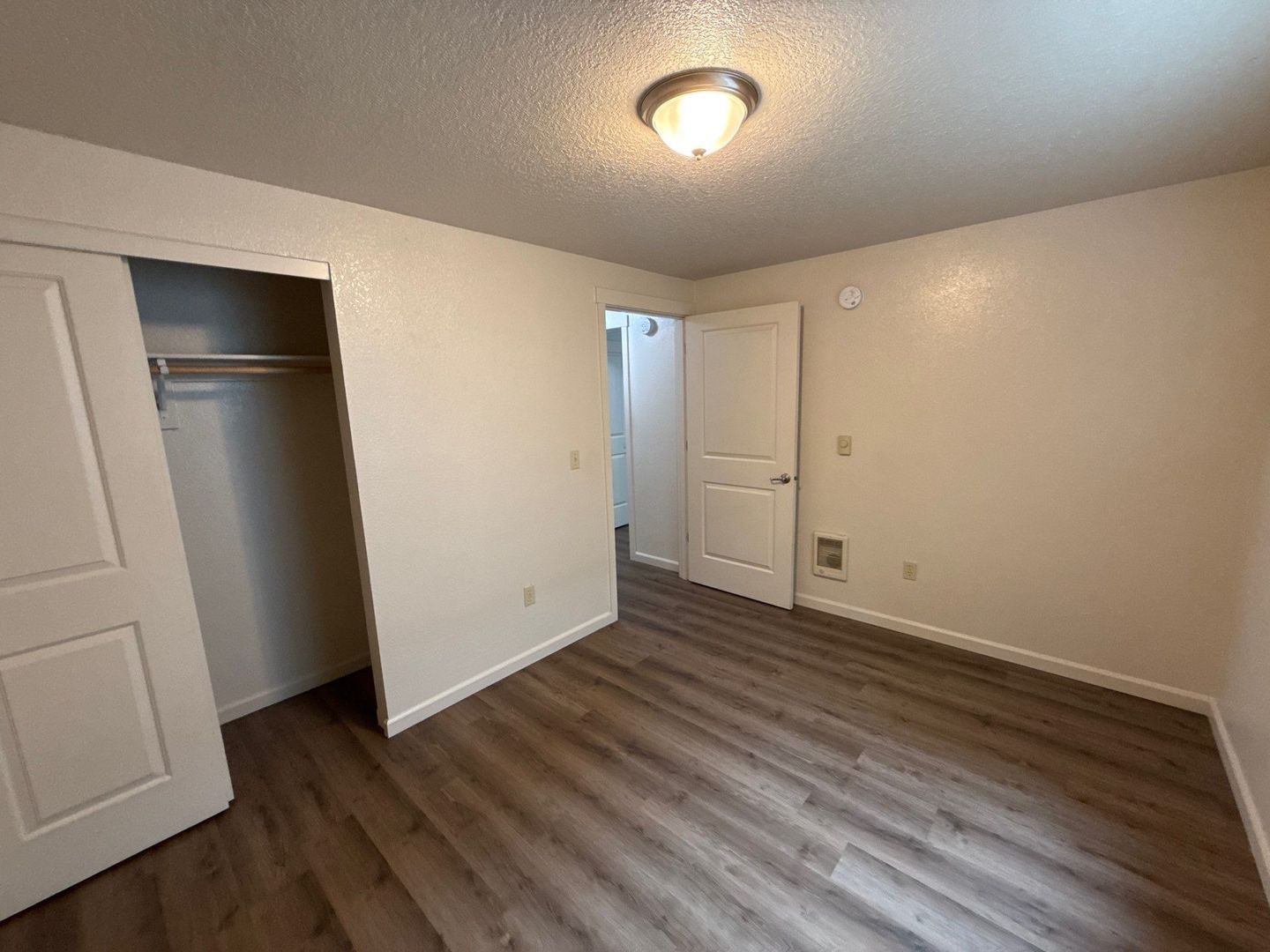 $1,395 First 3 Months, NE Silverton 2 Bed, 1 Bath, 1st Floor Apartment, Washer & Dryer Hookups, AVAILABLE NOW! property image