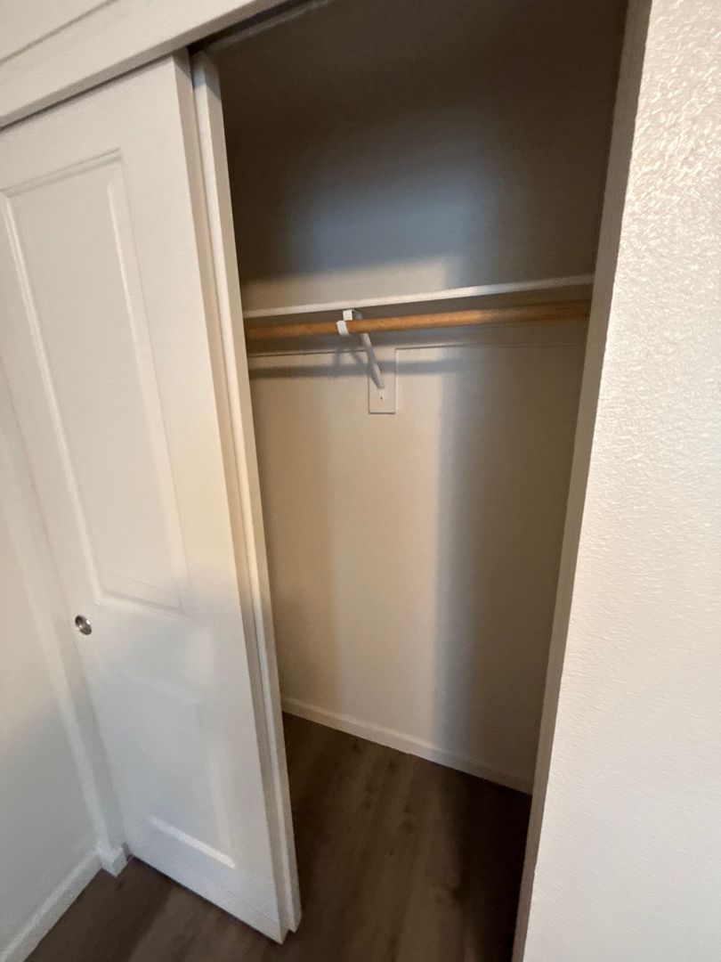 $1,395 First 3 Months, NE Silverton 2 Bed, 1 Bath, 1st Floor Apartment, Washer & Dryer Hookups, AVAILABLE NOW! property image
