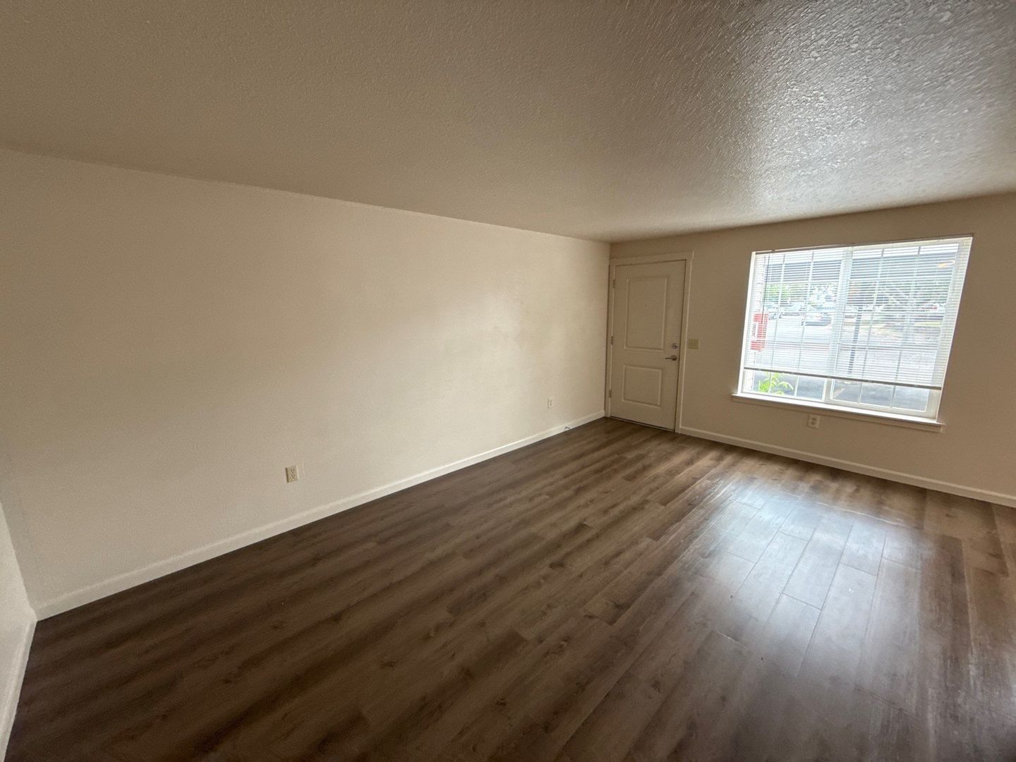 $1,395 First 3 Months, NE Silverton 2 Bed, 1 Bath, 1st Floor Apartment, Washer & Dryer Hookups, AVAILABLE NOW! property image