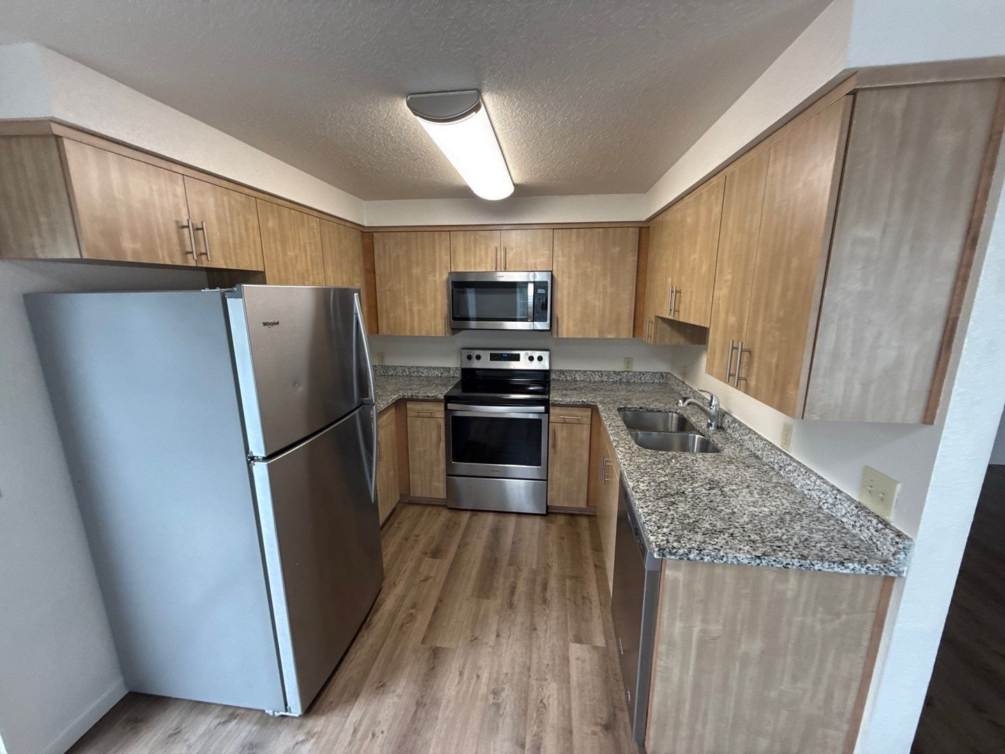 $1,395 First 3 Months, NE Silverton 2 Bed, 1 Bath, 1st Floor Apartment, Washer & Dryer Hookups, AVAILABLE NOW! property image