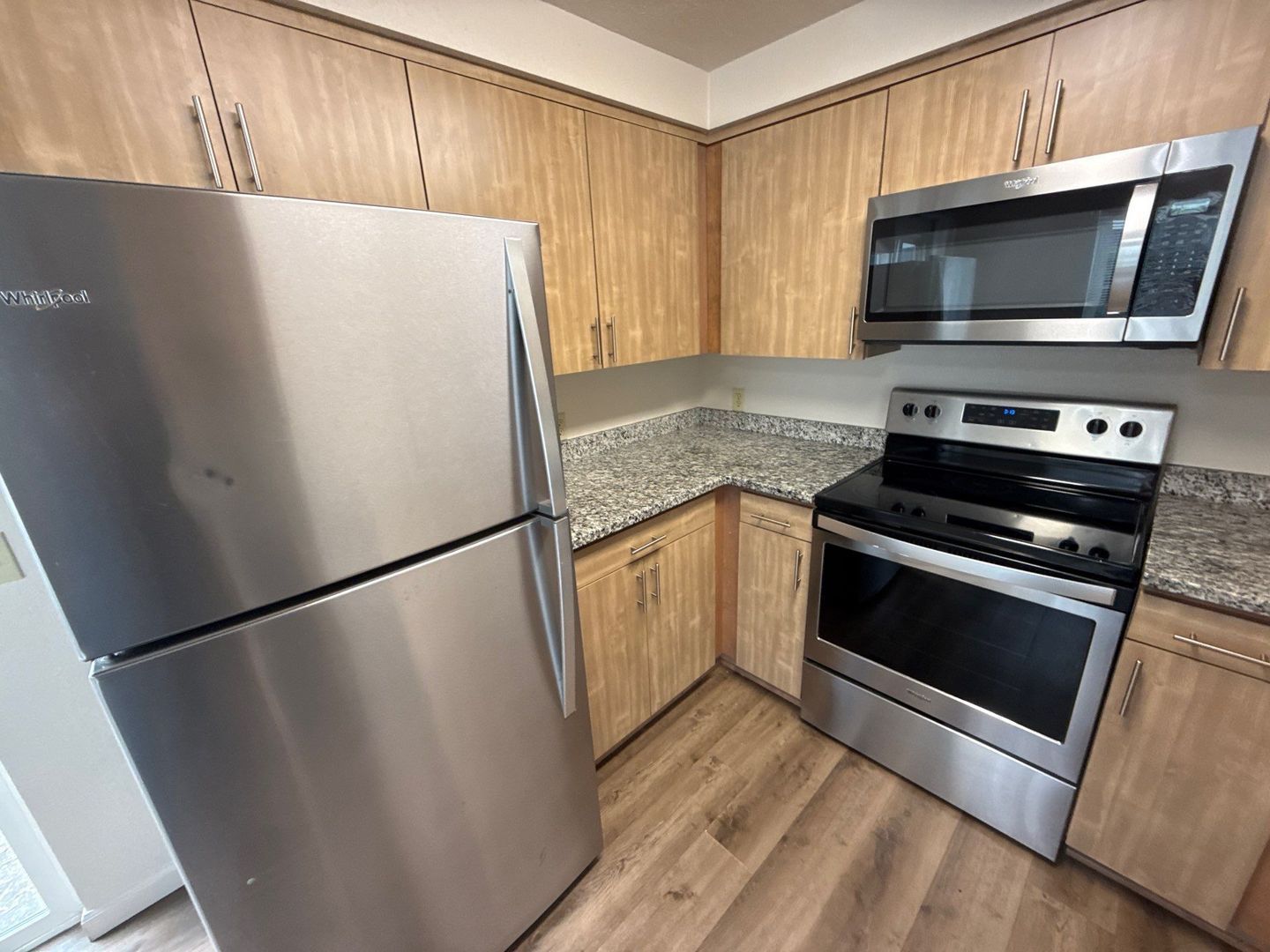 $1,395 First 3 Months, NE Silverton 2 Bed, 1 Bath, 1st Floor Apartment, Washer & Dryer Hookups, AVAILABLE NOW! property image