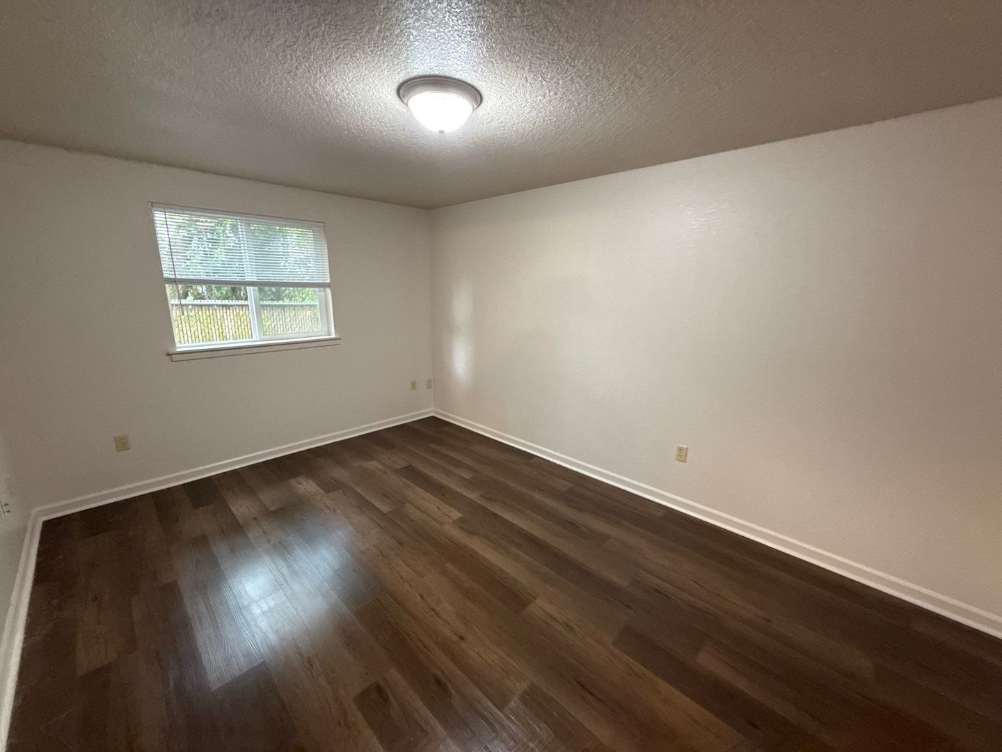$1,395 First 3 Months, NE Silverton 2 Bed, 1 Bath, 1st Floor Apartment, Washer & Dryer Hookups, AVAILABLE NOW! property image