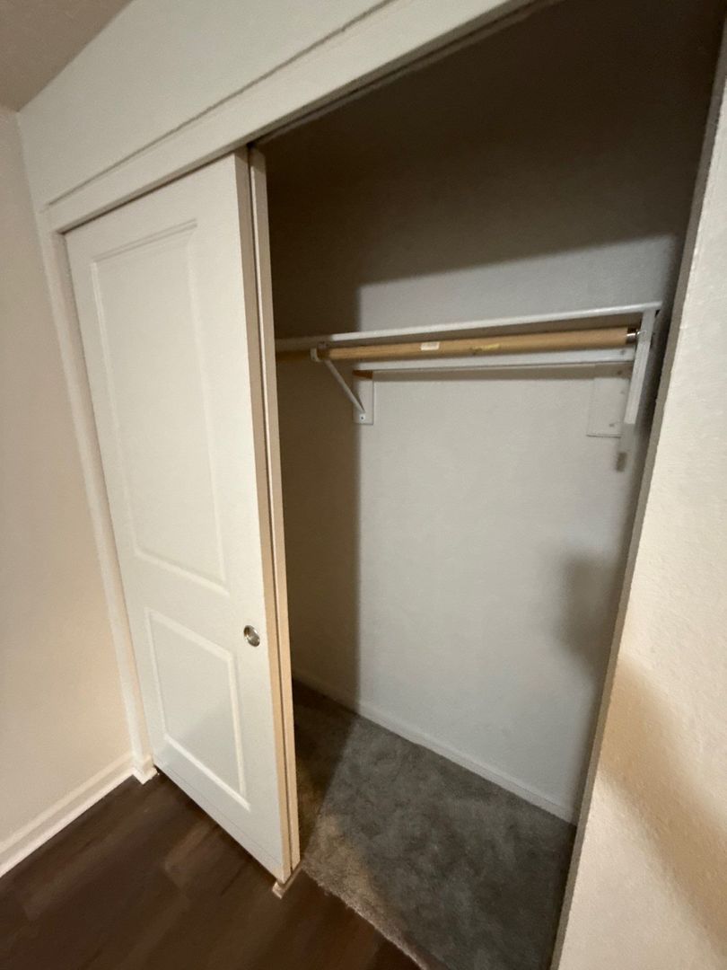 $1,395 First 3 Months, NE Silverton 2 Bed, 1 Bath, 1st Floor Apartment, Washer & Dryer Hookups, AVAILABLE NOW! property image