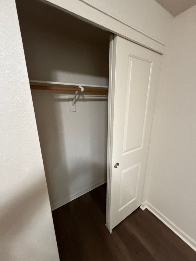 $1,395 First 3 Months, NE Silverton 2 Bed, 1 Bath, 1st Floor Apartment, Washer & Dryer Hookups, AVAILABLE NOW! property image