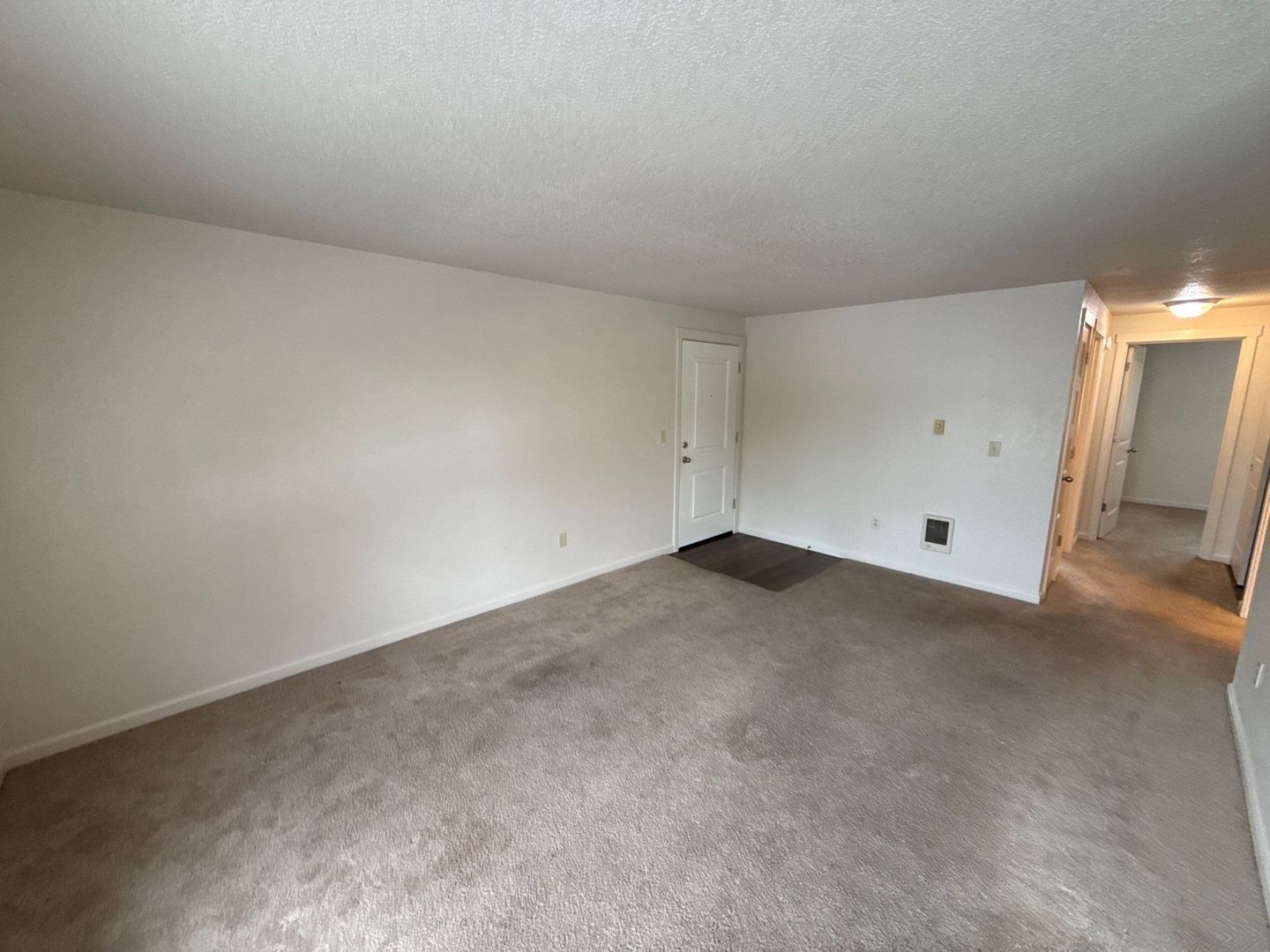 $1,395 First 3 Months, NE Silverton 2 Bed 1 Bath 2nd Floor Apartment, Washer & Dryer Hookups, W/S/G Paid, AVAILABLE NOW! property image
