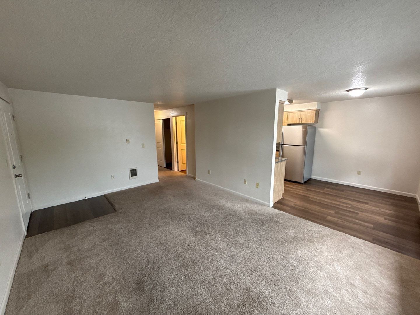 $1,395 First 3 Months, NE Silverton 2 Bed 1 Bath 2nd Floor Apartment, Washer & Dryer Hookups, W/S/G Paid, AVAILABLE NOW! property image