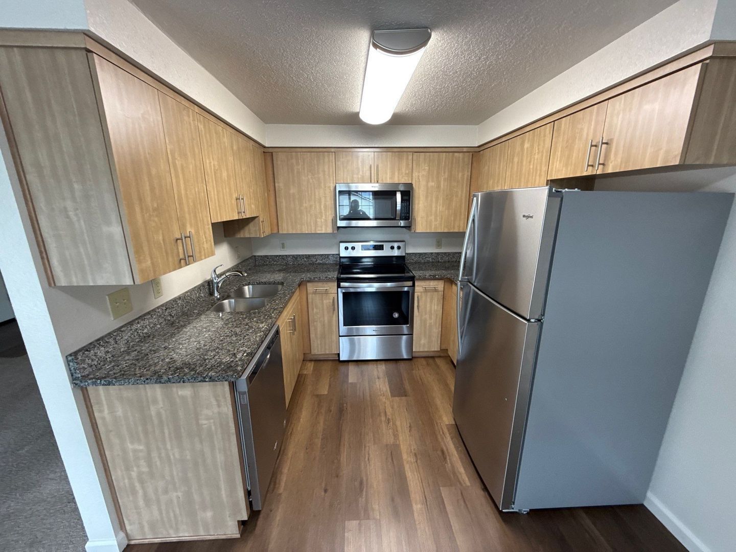 $1,395 First 3 Months, NE Silverton 2 Bed 1 Bath 2nd Floor Apartment, Washer & Dryer Hookups, W/S/G Paid, AVAILABLE NOW! property image
