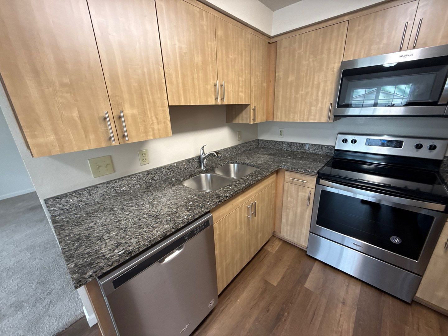 $1,395 First 3 Months, NE Silverton 2 Bed 1 Bath 2nd Floor Apartment, Washer & Dryer Hookups, W/S/G Paid, AVAILABLE NOW! property image