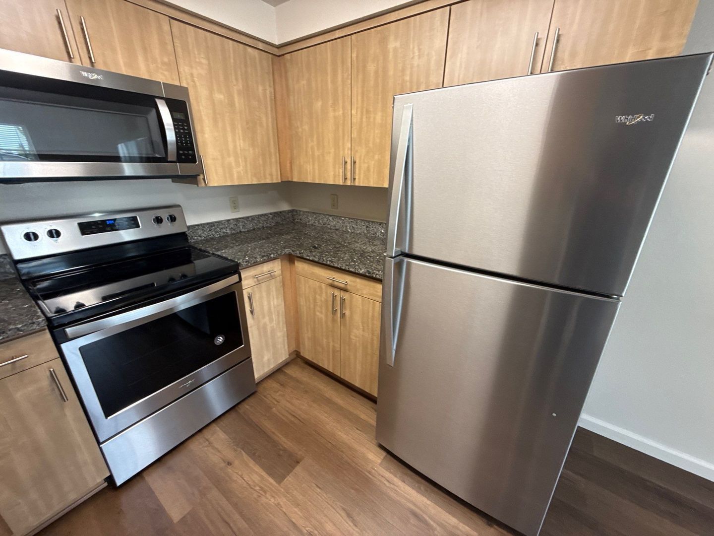 $1,395 First 3 Months, NE Silverton 2 Bed 1 Bath 2nd Floor Apartment, Washer & Dryer Hookups, W/S/G Paid, AVAILABLE NOW! property image