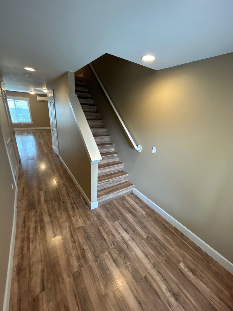 SE Albany, 4 Beds, 2.5 Baths, 2 Story Triplex/TownHouse, AVAILABLE NOW! property image