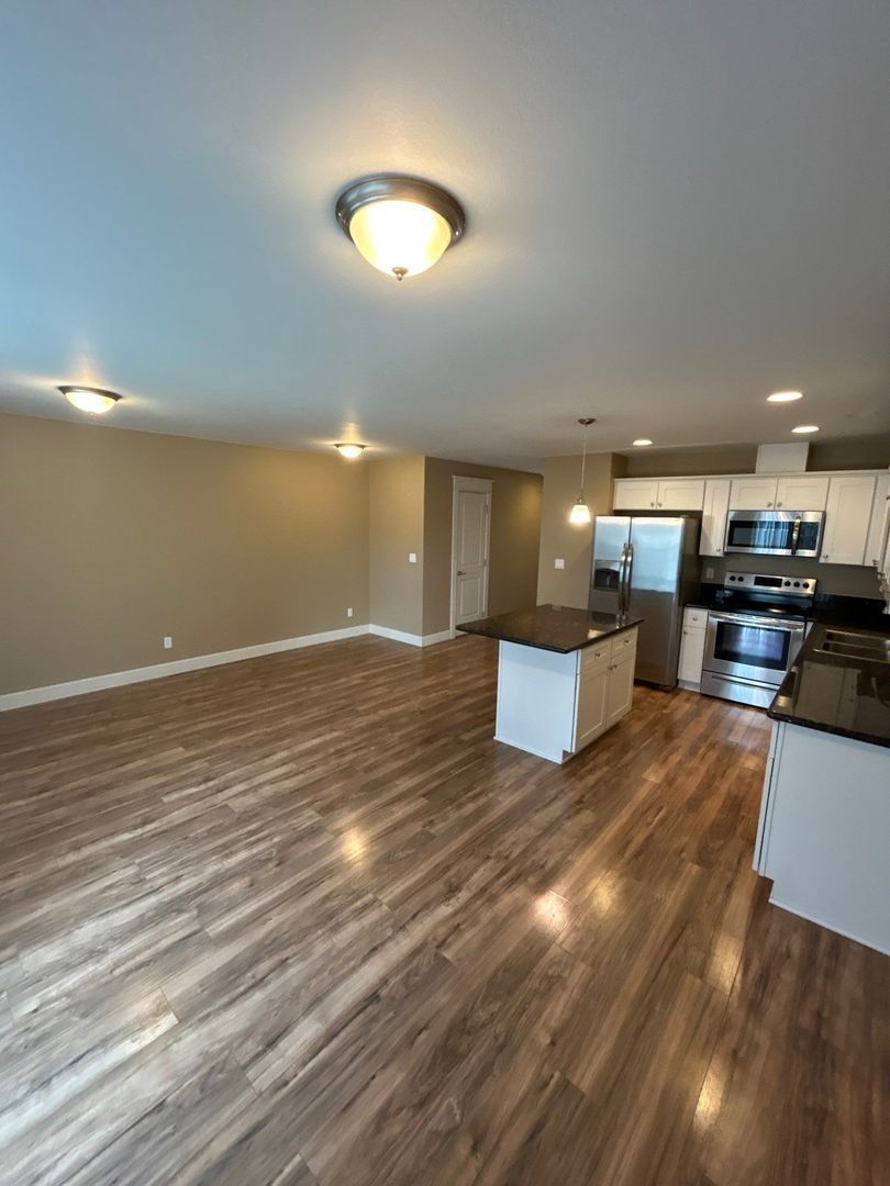 SE Albany, 4 Beds, 2.5 Baths, 2 Story Triplex/TownHouse, AVAILABLE NOW! property image