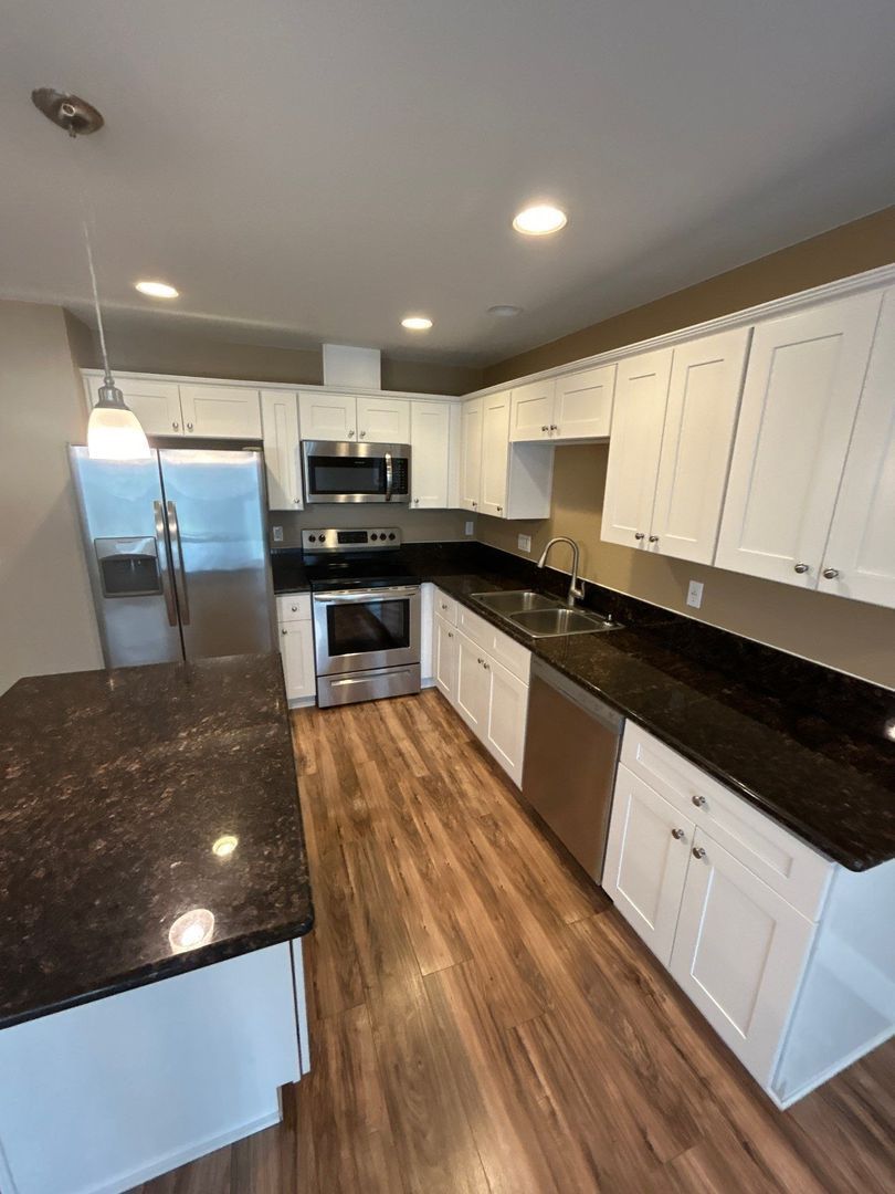 SE Albany, 4 Beds, 2.5 Baths, 2 Story Triplex/TownHouse, AVAILABLE NOW! property image