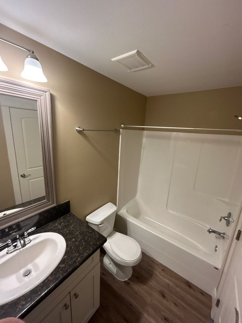 SE Albany, 4 Beds, 2.5 Baths, 2 Story Triplex/TownHouse, AVAILABLE NOW! property image