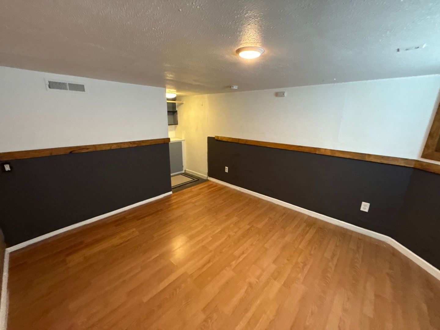 NE Salem Duplex 1 Bed W/Bonus Room 1 Bath, ALL BILLS PAID, W/D In Unit, AVAILABLE NOW! property image