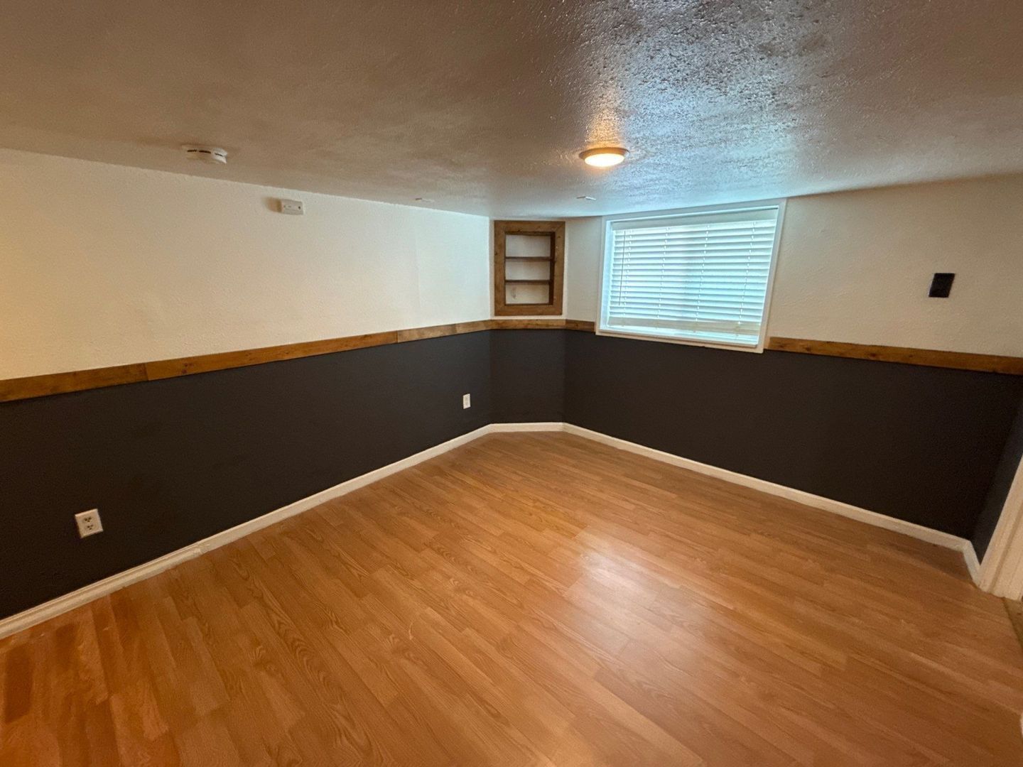 NE Salem Duplex 1 Bed W/Bonus Room 1 Bath, ALL BILLS PAID, W/D In Unit, AVAILABLE NOW! property image