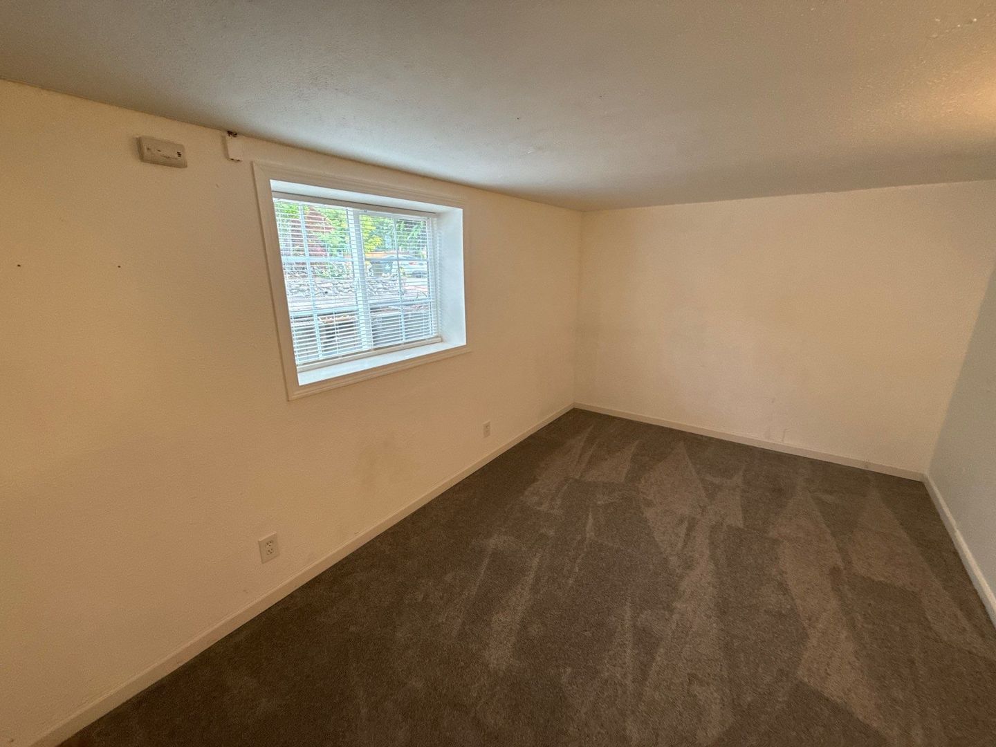 NE Salem Duplex 1 Bed W/Bonus Room 1 Bath, ALL BILLS PAID, W/D In Unit, AVAILABLE NOW! property image