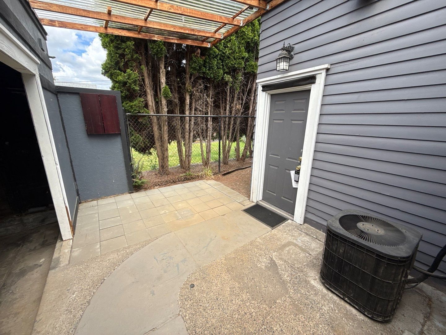 NE Salem Duplex 1 Bed W/Bonus Room 1 Bath, ALL BILLS PAID, W/D In Unit, AVAILABLE NOW! property image