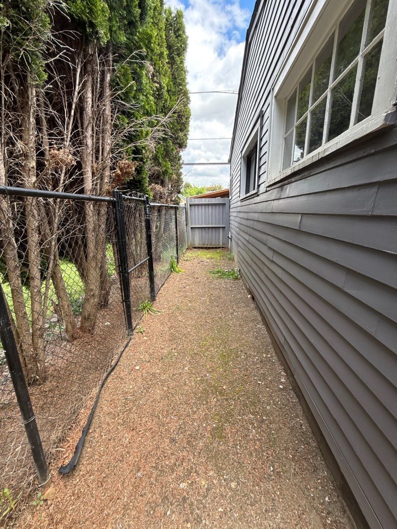 NE Salem Duplex 1 Bed W/Bonus Room 1 Bath, ALL BILLS PAID, W/D In Unit, AVAILABLE NOW! property image